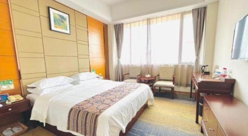 Greentree Inn Guangdong Jieyang Bus Terminal Station Ronghua Avenue Business Hotel Bagian luar foto